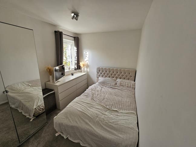 Modern Furnished Room - Bills Included Main Photo