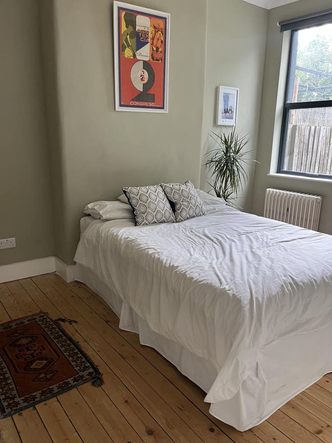 Beautiful double room in 1930s arts and crafts bun Main Photo