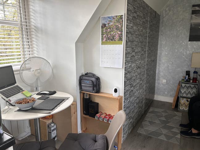 One Bedroom Studio Flat with all bills included Main Photo