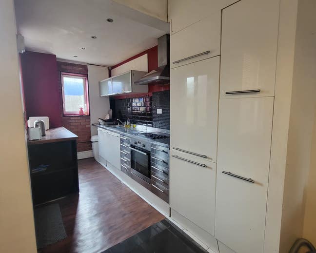 Double & Single Room with great transport & Bills Main Photo
