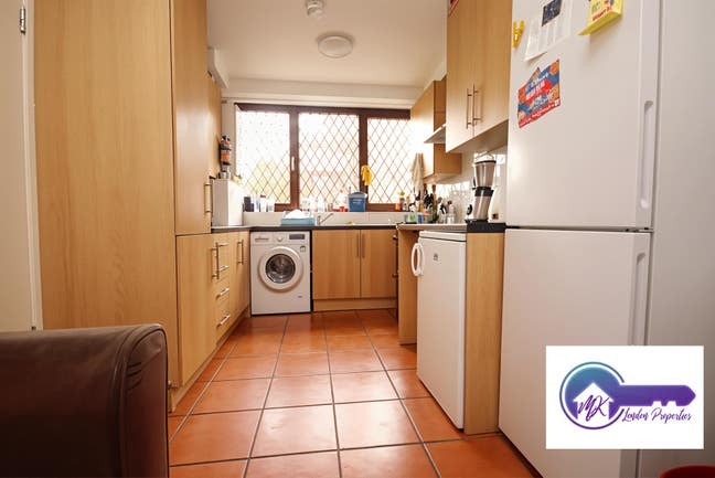 Well-Located 4-Bedroom Property in Hoxton N1 Main Photo