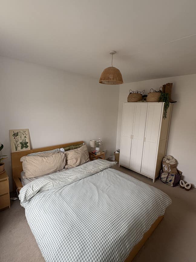 Bedroom available in 2 bedroom attached house Main Photo