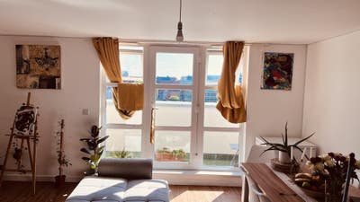 Modern City-Centre Room with Balcony Views – 6-Mon Main Photo