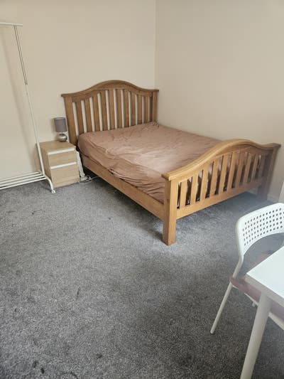 Double Furnished Room - female only Main Photo