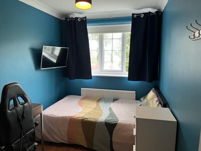 Light, double room in shared house, Poole Main Photo