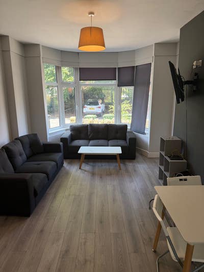 Double Room in Headingly Main Photo