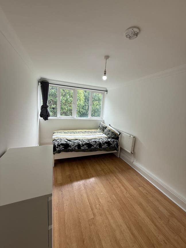 Stunning Double Rooms - off Commercial Road E1  Main Photo