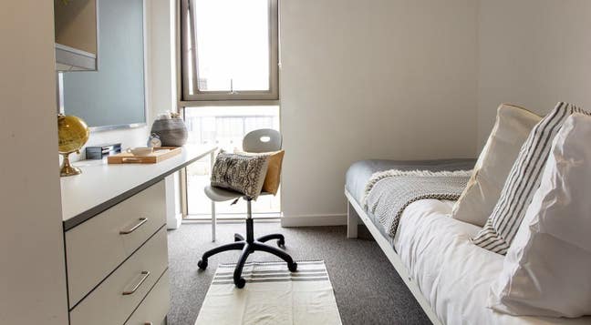 Tenancy takeover for cheapest East shore accom Main Photo
