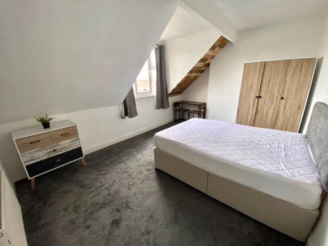 Large room close to centre and fosse park Main Photo