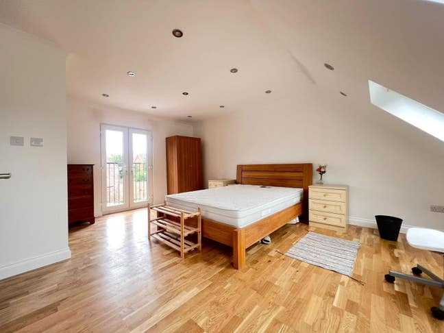 Warm,quiet,comfortable and conveniently located Main Photo
