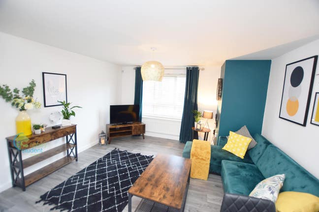 Post Grad/Mature Student  City Apt  - Females Preferred Main Photo