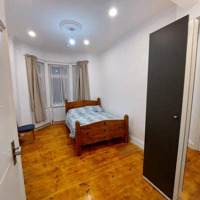 Large double room to let. GRAYS, RM17 Main Photo