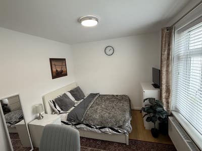 For a Female preferably-1 double bedroom for rent Main Photo
