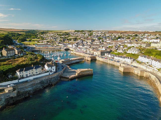 Double room available in Porthleven ☀️  Main Photo