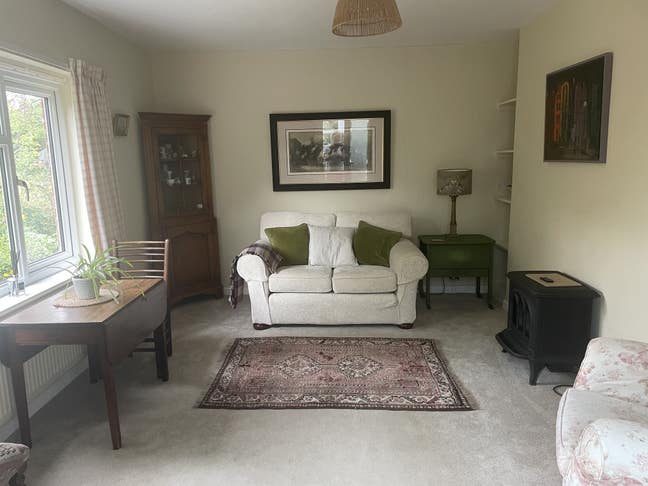 1 bed annex (own lounge) adjoining family home Main Photo