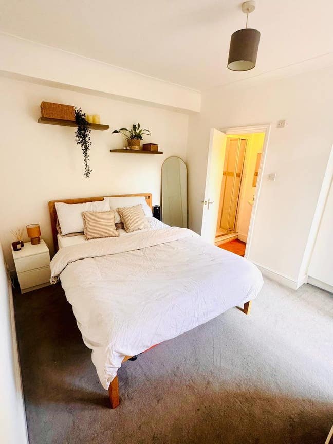 Double room with ensuite - 18th Aug Main Photo