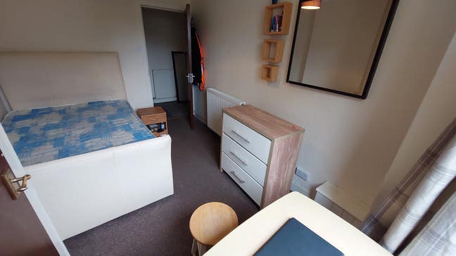 Room available to rent on Cleghorn Street Main Photo