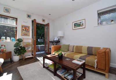Double room available in two-bed flat share! Main Photo