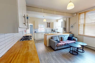 💥 MASSIVE Double Rooms - Close to City Centre 💥 Main Photo