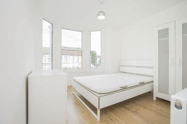 Double Room with En-Suite All Bills Included Main Photo
