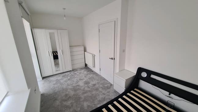 Top Floor Ensuite & one Double Rooms  Main Photo