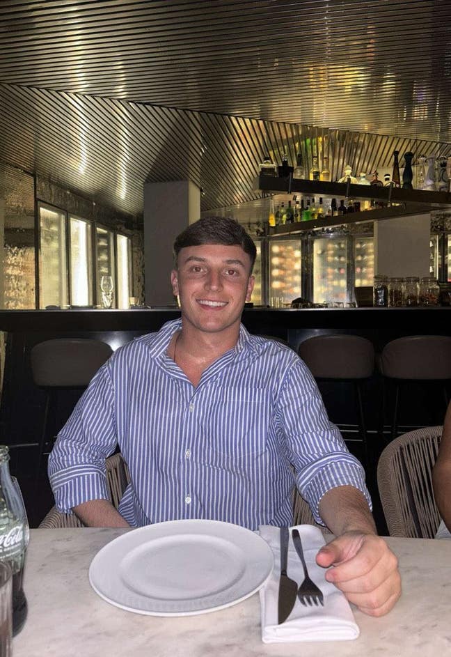 Professional looking for a double room or flatmate Main Photo