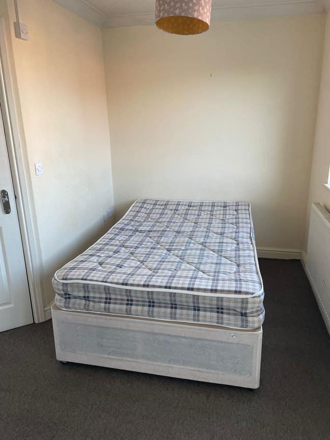 Room in only female house Main Photo