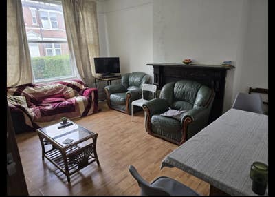 1 room available for Tenancy takeover in Woodhouse Main Photo
