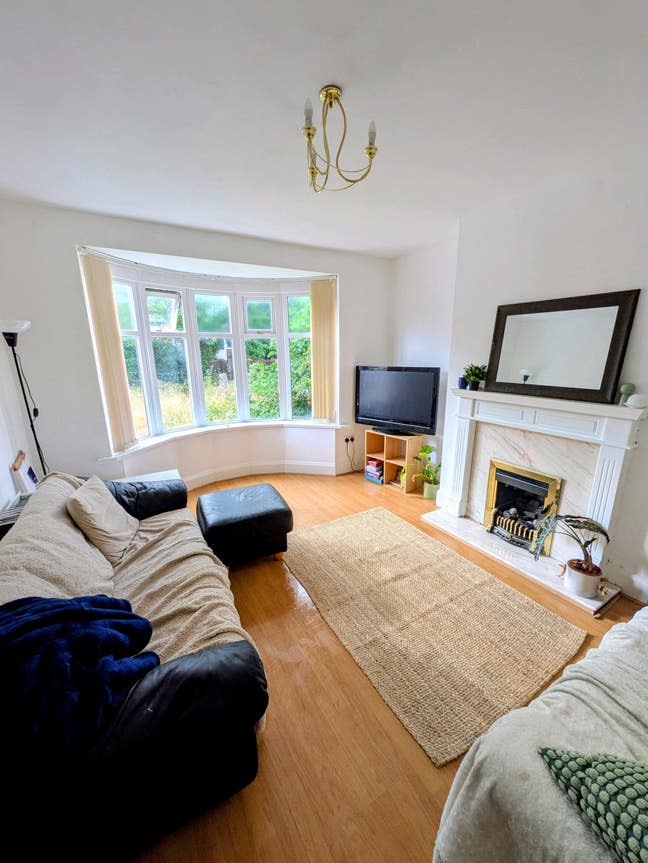 Double room in spacious house in High Heaton Main Photo