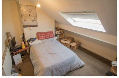 One Double bedroom is available for a person. Main Photo