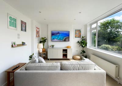 Luxury living in newly renovated house Main Photo
