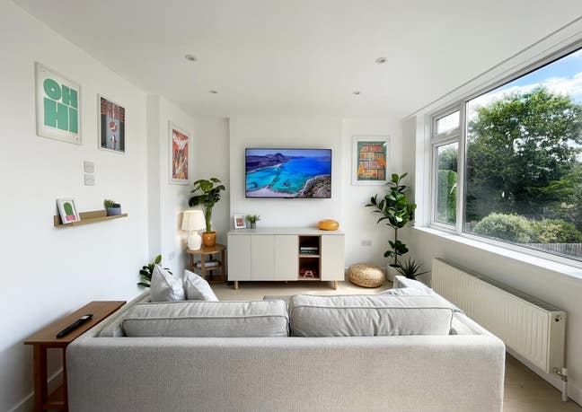 Luxury living in newly renovated house Main Photo