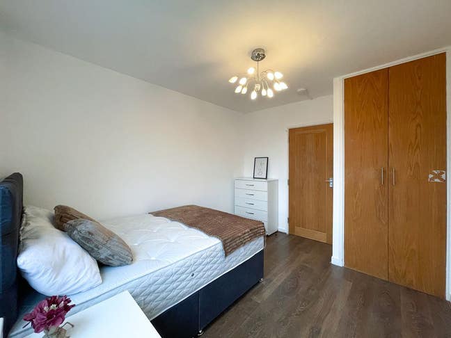 1 Double  -  Swiss Cottage Ready September ! Main Photo