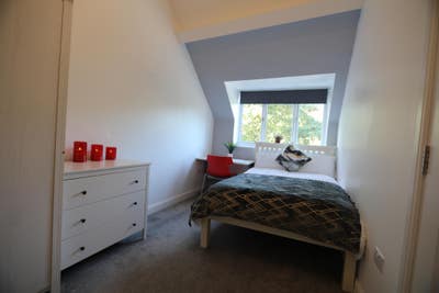 🏡Renovated Modern En-suite Rooms• LE2 • Bills Inc Main Photo