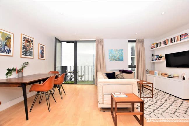 Large Ensuite in London Bridge Flat Main Photo