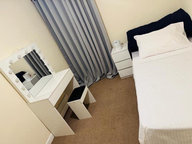 Move in ready room - prime location  Main Photo