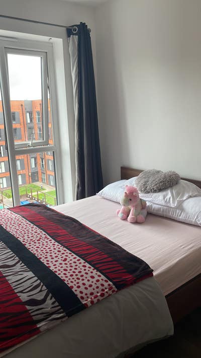 Looking for a Roomate in a three bedroom apartment Main Photo