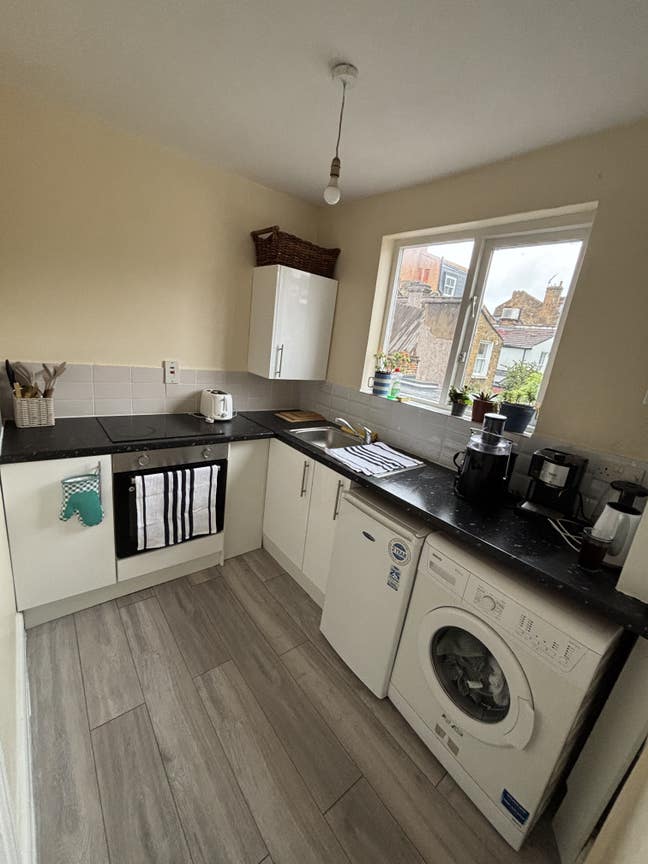 Comfortable flat next to Brockwell park  Main Photo