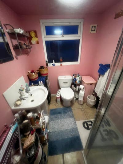 Large room occupying all of the top floor Main Photo