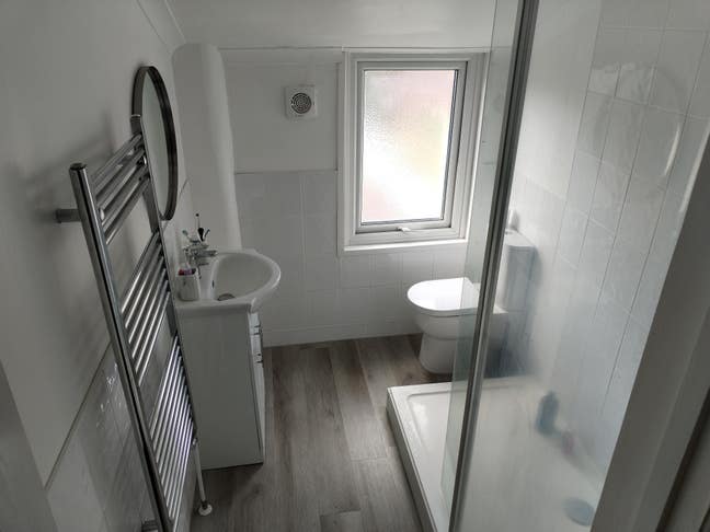 Double room in West End (five minutes from Uni.) Main Photo
