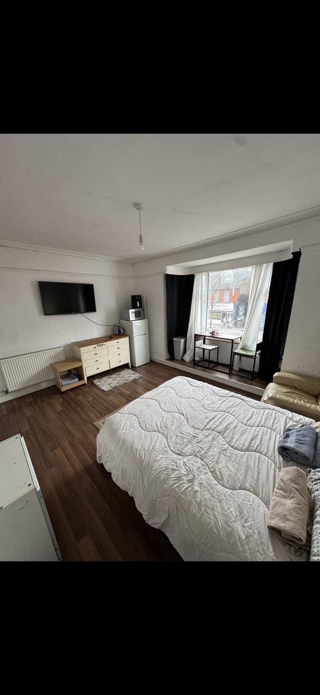 Very large room for singles or couples  Main Photo