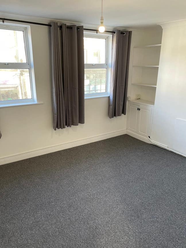 Attractive room to let Main Photo