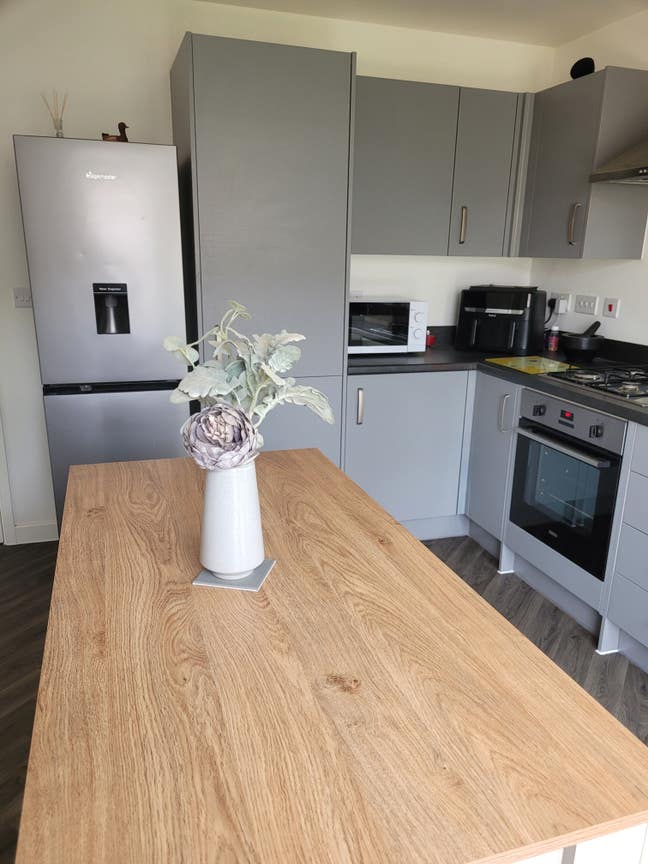 Large New Build Double Room to Rent- Chard Main Photo