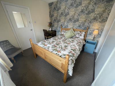 Spacious Double Room in Large House Main Photo