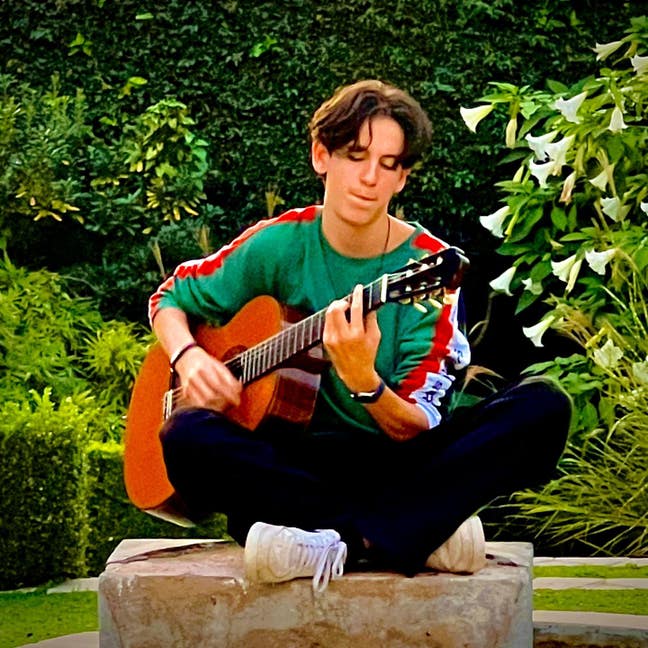 Philosopher on a mission to change the world :) Main Photo