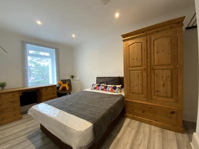 2 Rooms Available Now - Price Reduction Main Photo