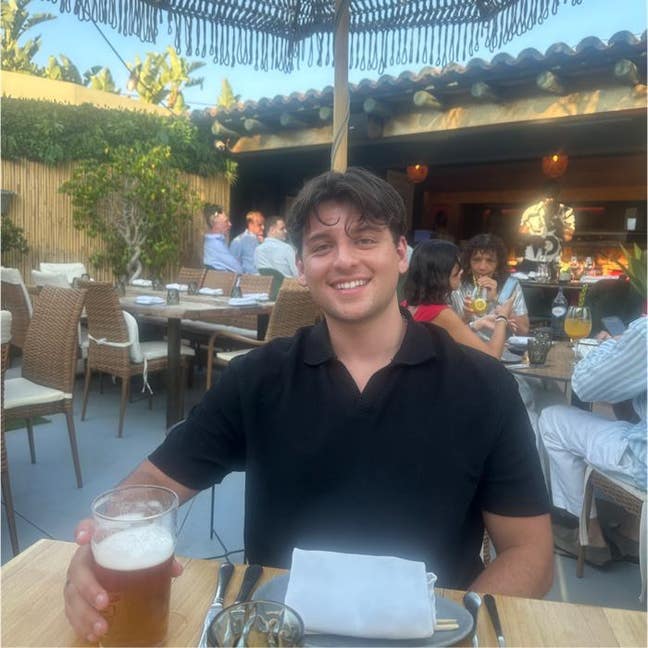 I am a professional male aged 23. I am lookin... Main Photo