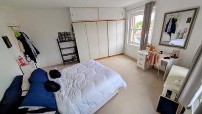 Large master bedroom Main Photo