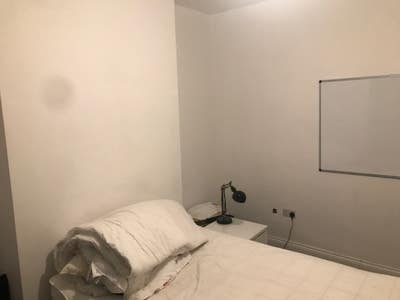 Double room  in  4bed house near uni  - students  Main Photo