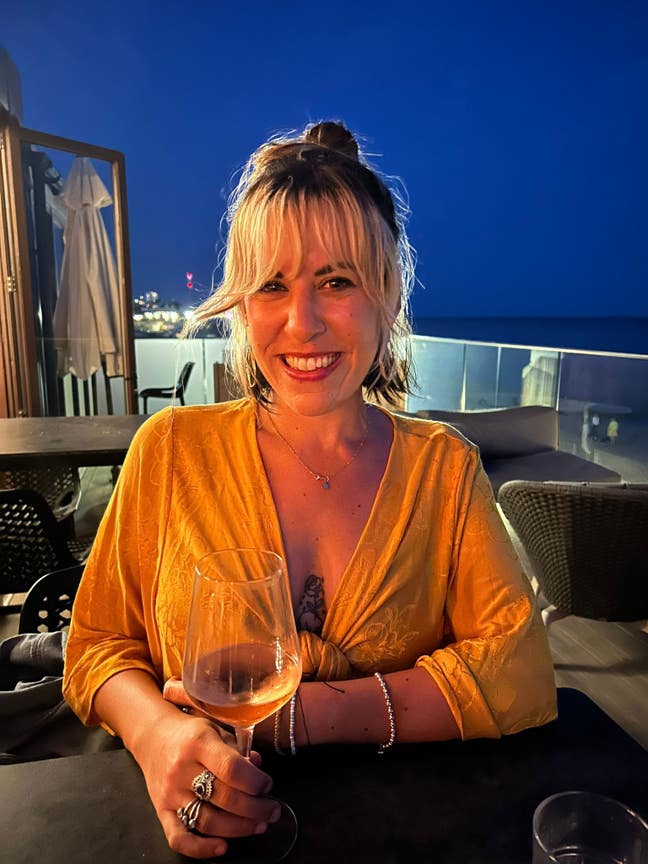 Professional Female seeks a double room Main Photo